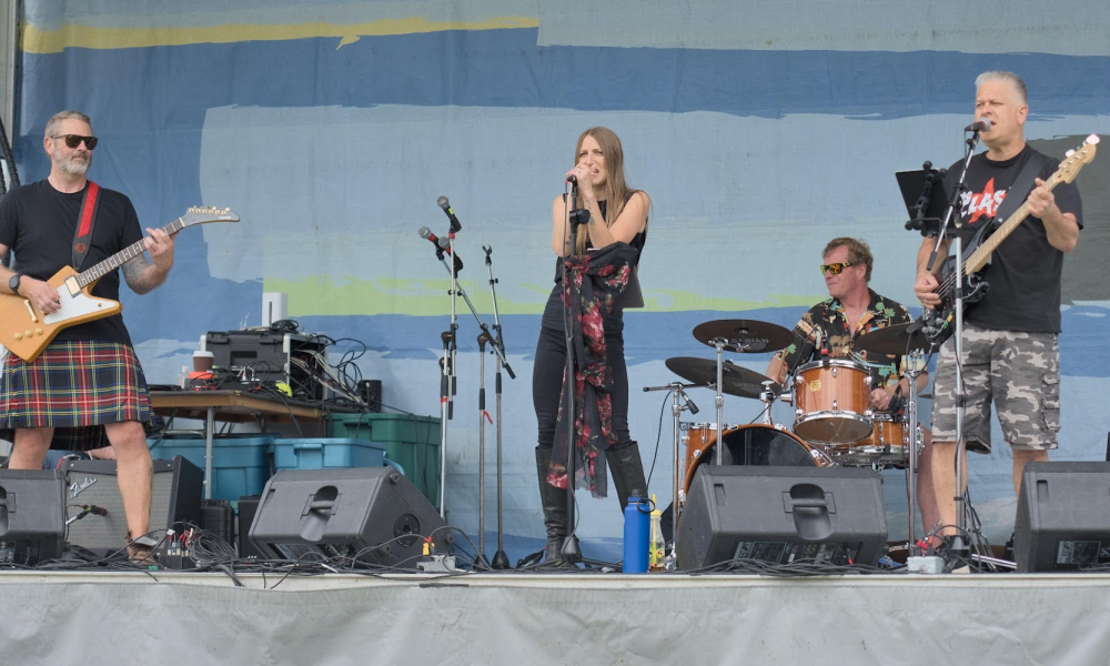 Tunnel Vision performs live on the show stage!